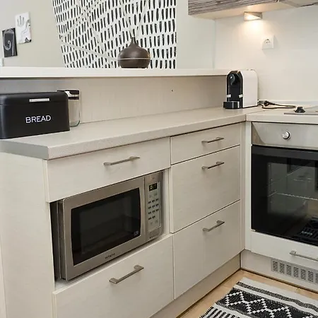 Black & White -1bd Flat In Center By Flat Mаnager * Βάρνα