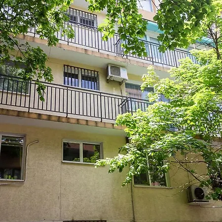 Black & White -1bd Flat In Center By Flat Mаnager Βάρνα