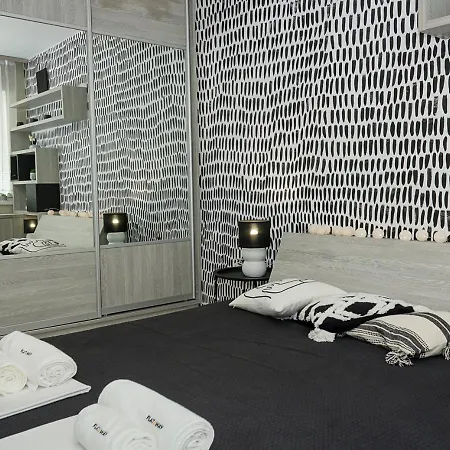 Black & White -1bd Flat In Center By Flat Mаnager Διαμέρισμα Βάρνα