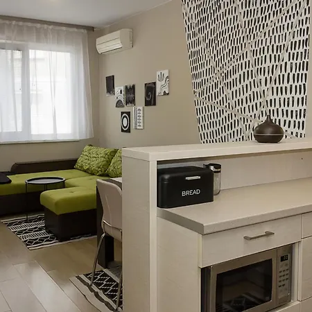 アパート Black & White -1bd Flat In Center By Flat Mаnager